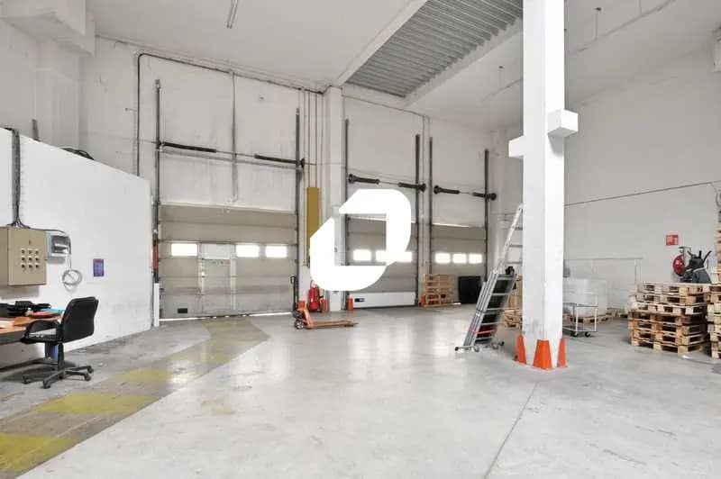 Light Industrial in Goussainville to rent Interior Photo- Image 1 of 6