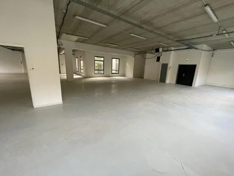 Light Industrial in Roissy-en-France to rent Interior Photo- Image 1 of 6
