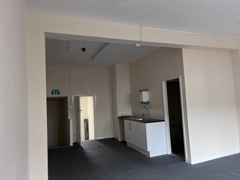 19 Newport Rd, Middlesbrough to rent - Building Photo - Image 3 of 6