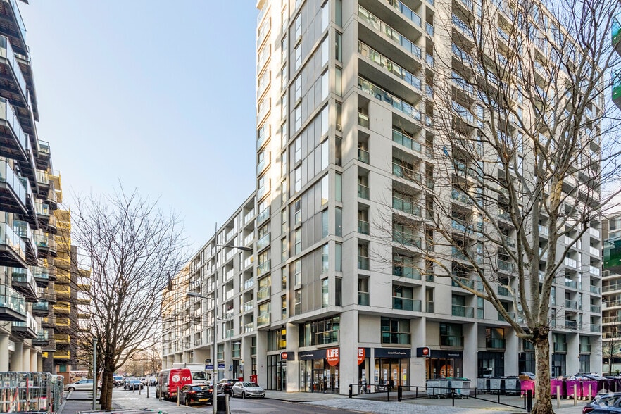 38 Lanterns Way, London to rent - Primary Photo - Image 1 of 2