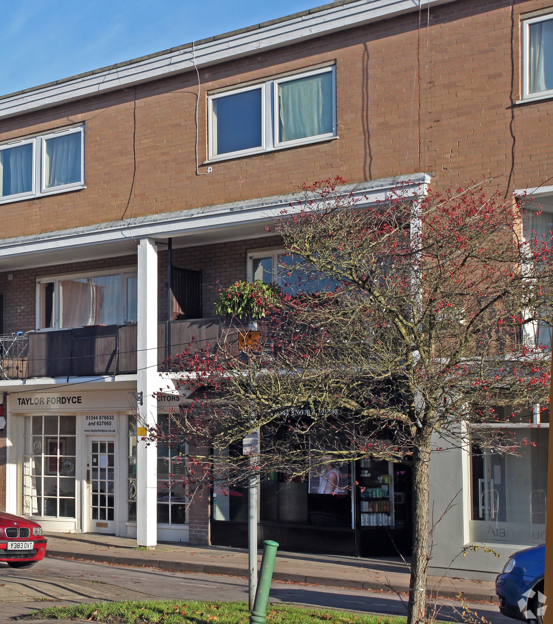 53-79 Chobham Rd, Sunninghill to rent Primary Photo- Image 1 of 4