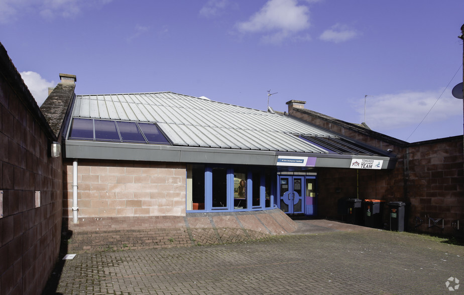 61 Marketgate, Arbroath for rent - Building Photo - Image 2 of 3