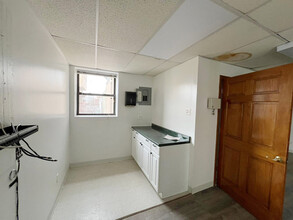 22 Woodhull St, Brooklyn, NY for rent Interior Photo- Image 2 of 9