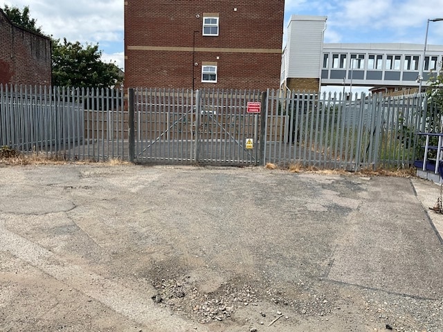 Gordon Rd, Canterbury to rent - Building Photo - Image 3 of 8