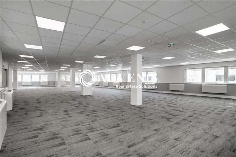 Office in Tremblay-en-France to rent - Interior Photo - Image 3 of 7