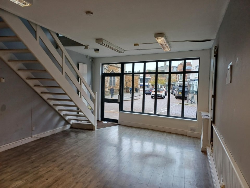 2 Roman Way, Market Harborough to rent Interior Photo- Image 1 of 4