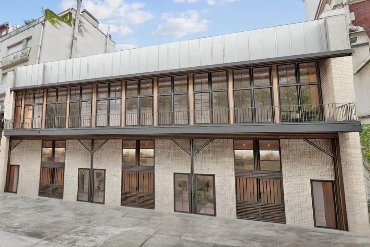 Light Industrial in Paris for sale Building Photo- Image 1 of 7