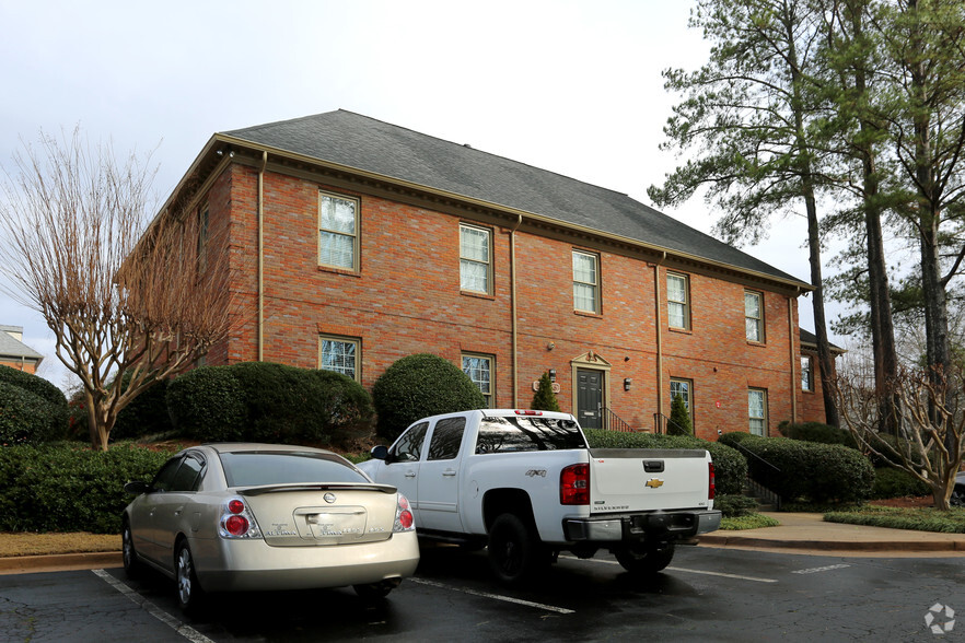 10886 Crabapple Rd, Roswell, GA for sale - Primary Photo - Image 1 of 1