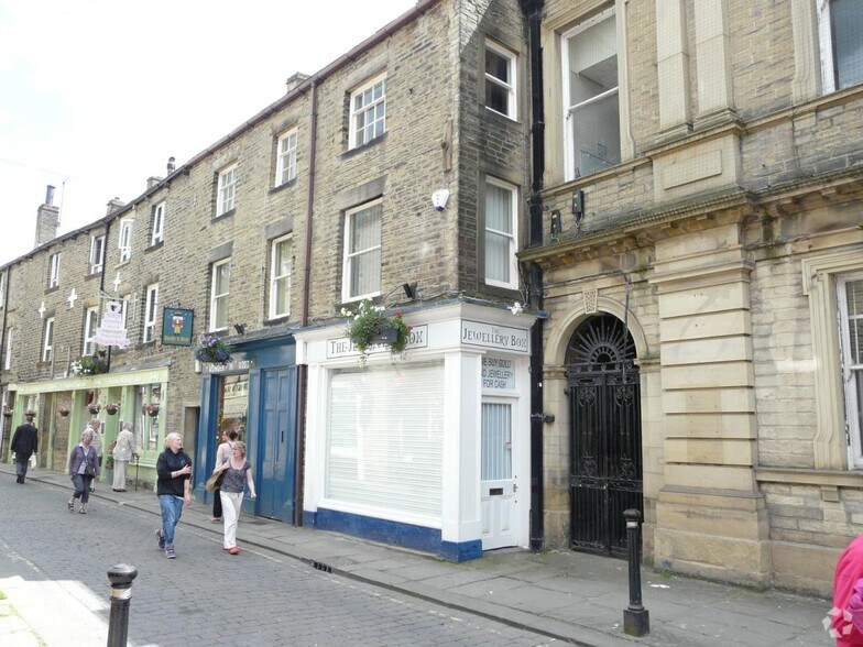 1212a Otley St, Skipton, BD23 1DZ UK