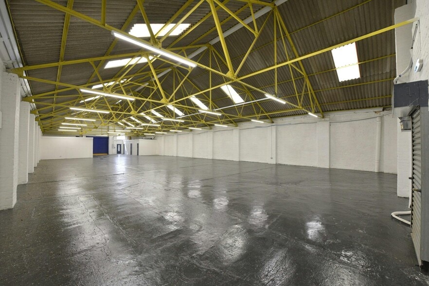 Shepley Rd, Manchester to rent - Building Photo - Image 3 of 7