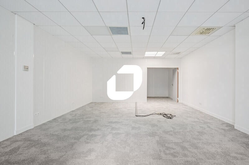 Office in Roissy-en-France to rent - Interior Photo - Image 2 of 14