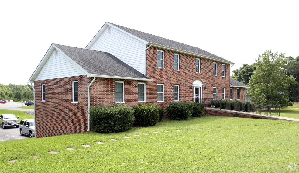 21585 Three Notch Rd, Lexington Park, MD for rent - Building Photo - Image 1 of 6