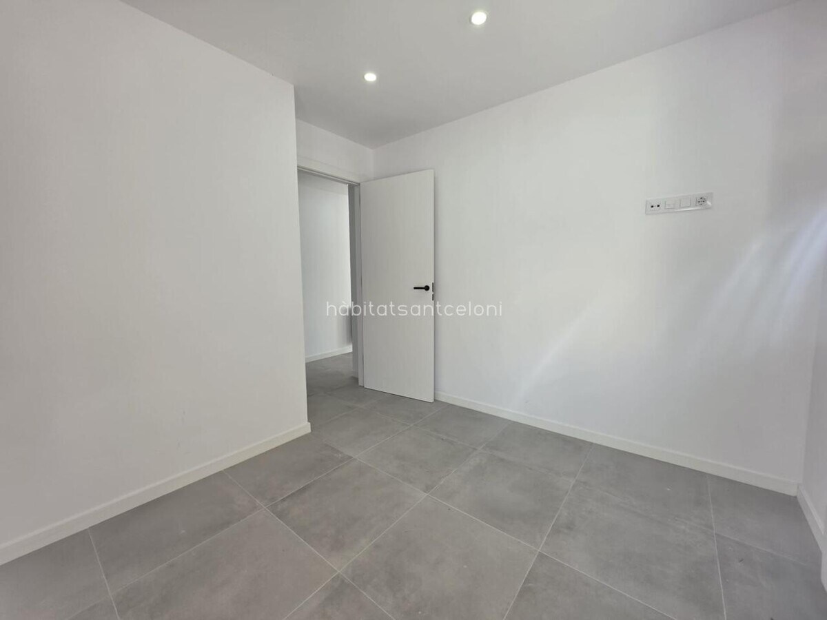 Hostalric, GER 17450 - Unit 2 - - Interior Photo - Image 2 of 10
