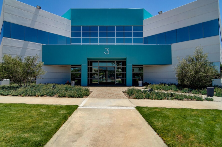 3 Corporate Park, Irvine, CA for rent - Building Photo - Image 1 of 4