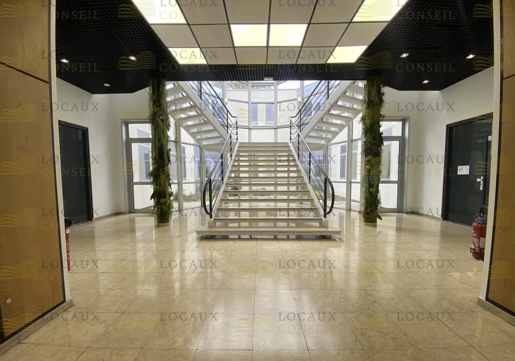 Office in Éragny to rent Interior Photo- Image 1 of 11