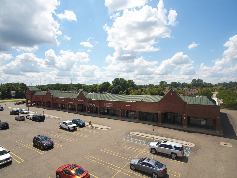 8811-8899 Newburgh Rd, Livonia, MI for rent - Building Photo - Image 1 of 8