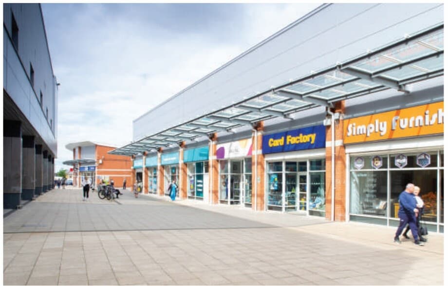 1-12 Pavilion Shopping Centre, Thornaby to rent - Building Photo - Image 3 of 4