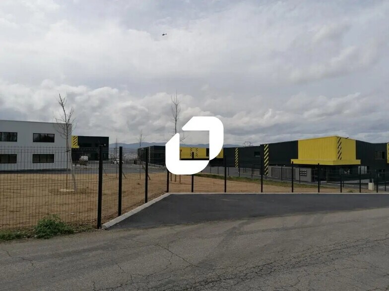 Light Industrial in Frans to rent - Building Photo - Image 2 of 14