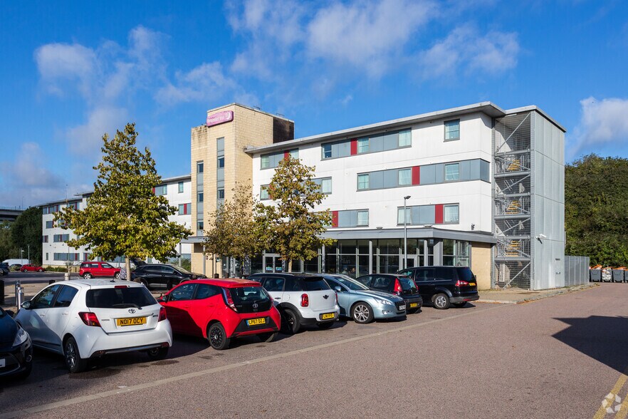 Chariot Way, Rochester for sale - Primary Photo - Image 1 of 1