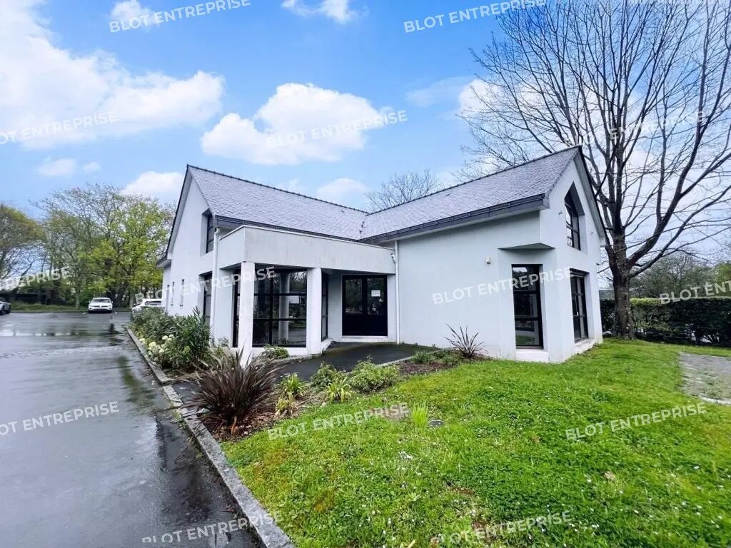 Office in Carquefou to rent Building Photo- Image 1 of 10