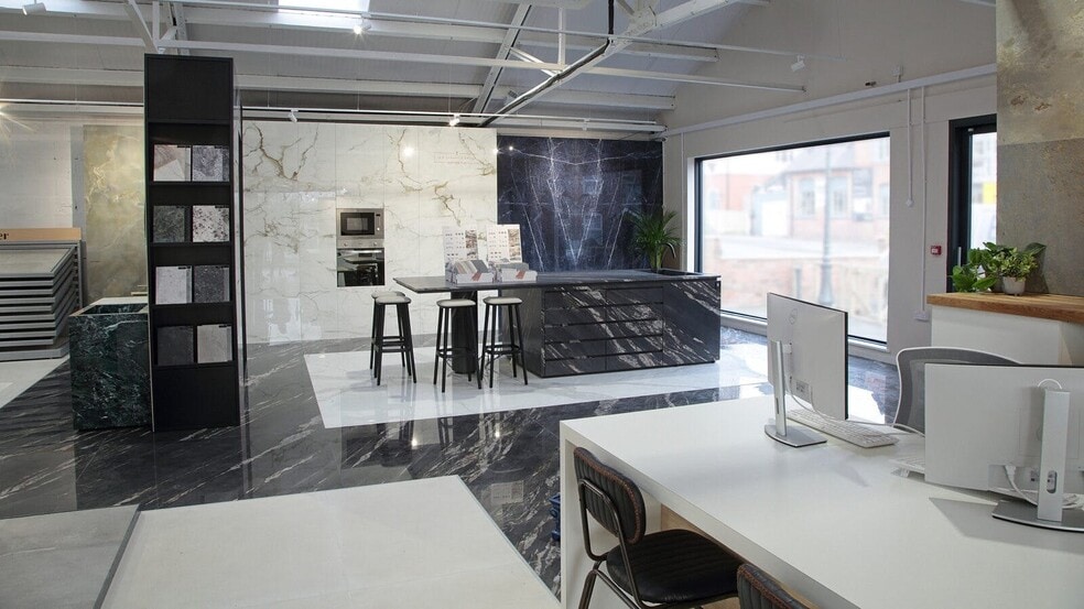 Knutsford Rd, Alderley Edge to rent - Interior Photo - Image 2 of 22