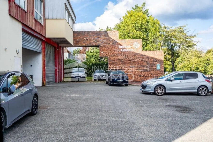 Light Industrial in Noisiel to rent - Building Photo - Image 3 of 4