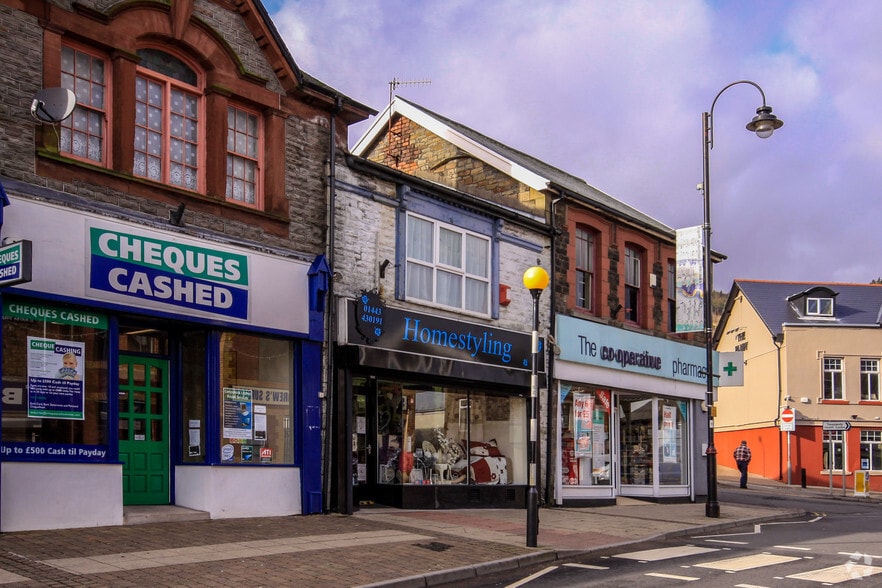 30 Dewinton St, Tonypandy to rent - Building Photo - Image 2 of 6