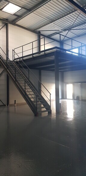 Light Industrial in Signes for sale - Interior Photo - Image 2 of 5