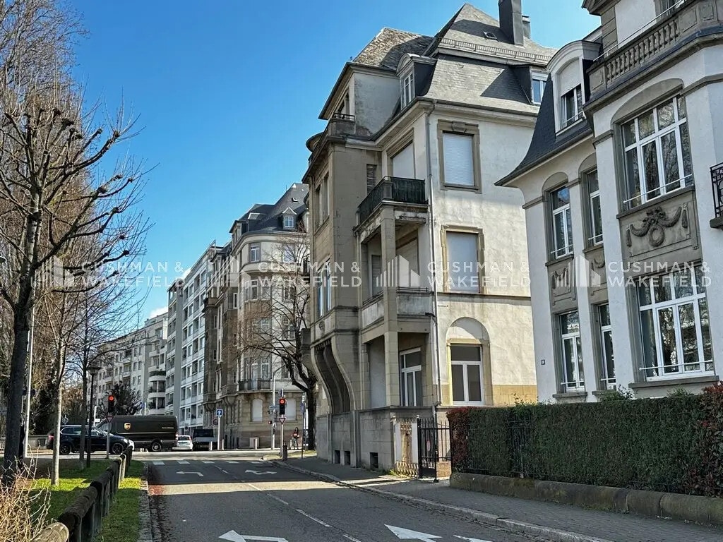 Location Bureaux 218 m² - Photo 1
