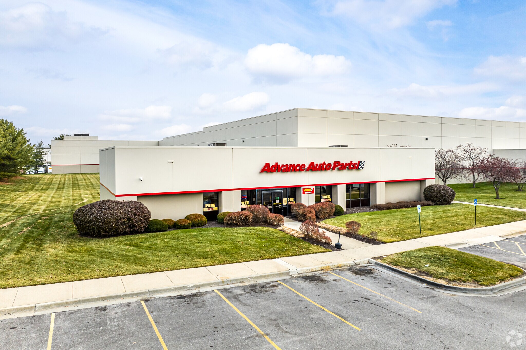 7751 Nieman Rd, Shawnee, KS to rent Primary Photo- Image 1 of 9