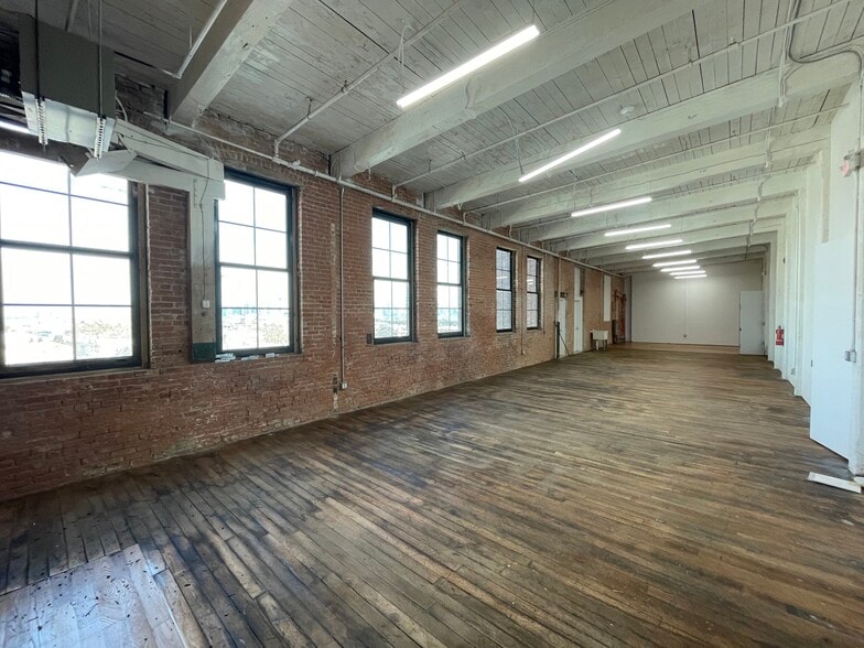 15 Wilkinson Ave, Jersey City, NJ to rent - Interior Photo - Image 2 of 7