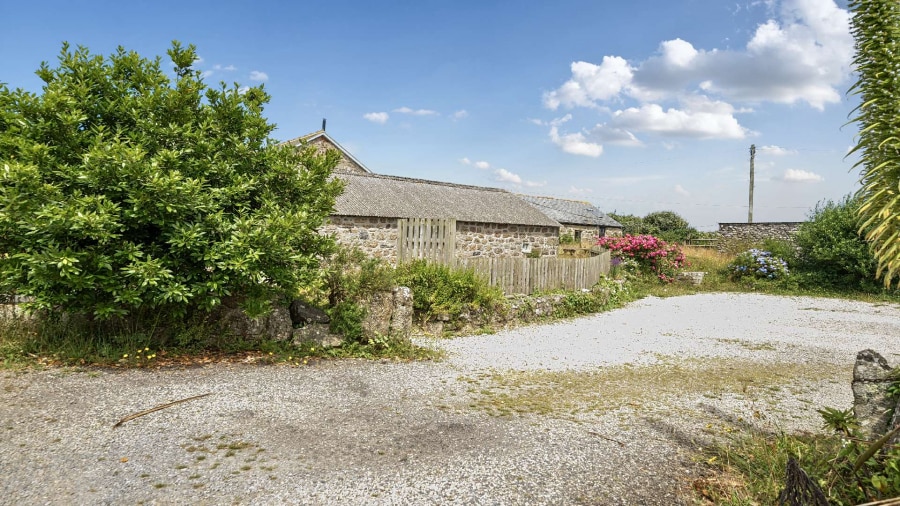 Trevescan, Penzance to rent - Primary Photo - Image 1 of 7