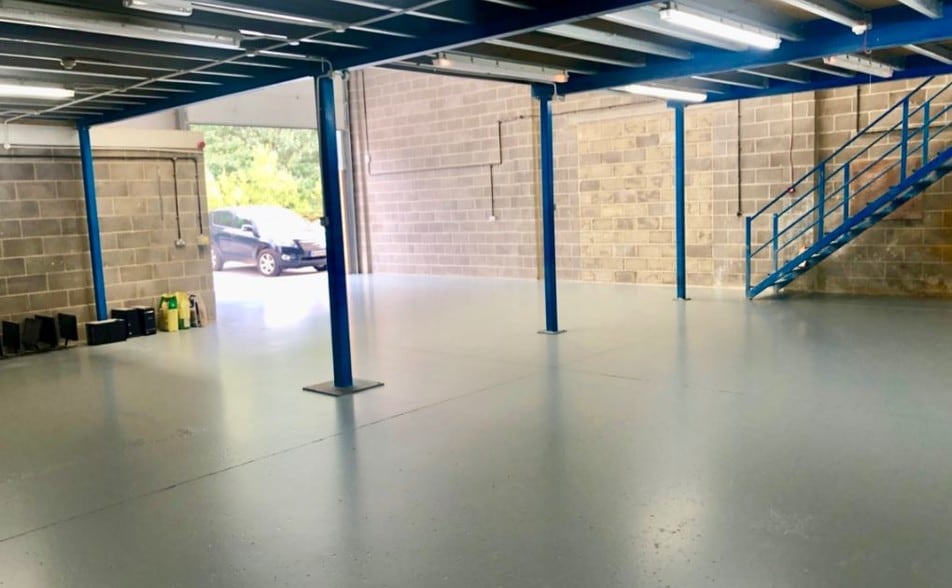 Vantage Way, Poole to rent - Interior Photo - Image 2 of 9