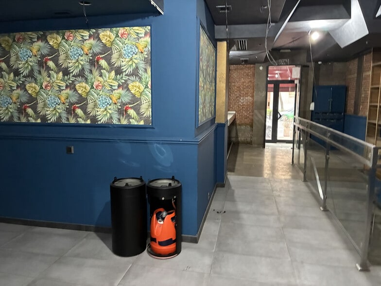 Retail in Madrid, Madrid to rent - Building Photo - Image 3 of 7