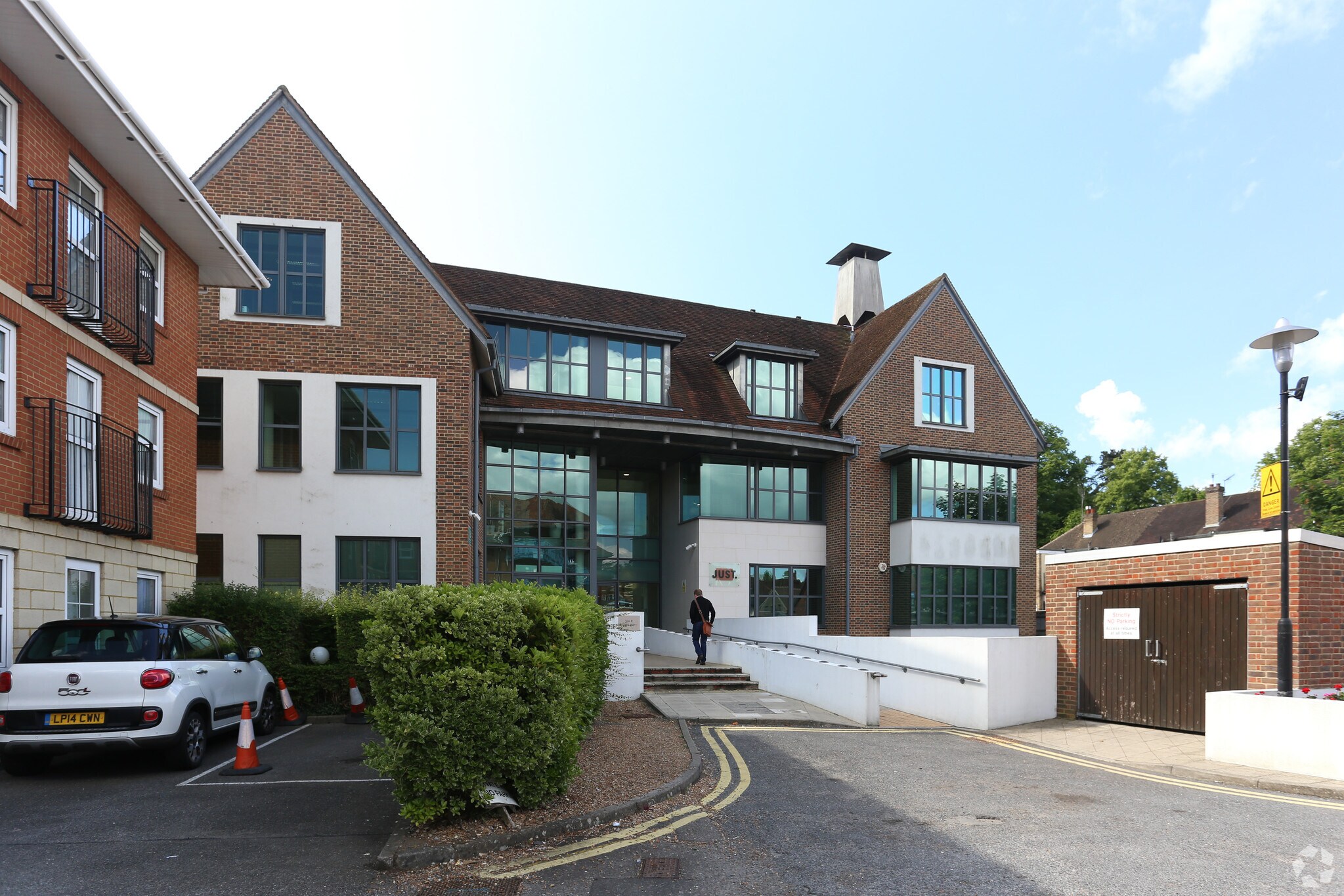 Roebuck Clos, Reigate for sale Primary Photo- Image 1 of 1