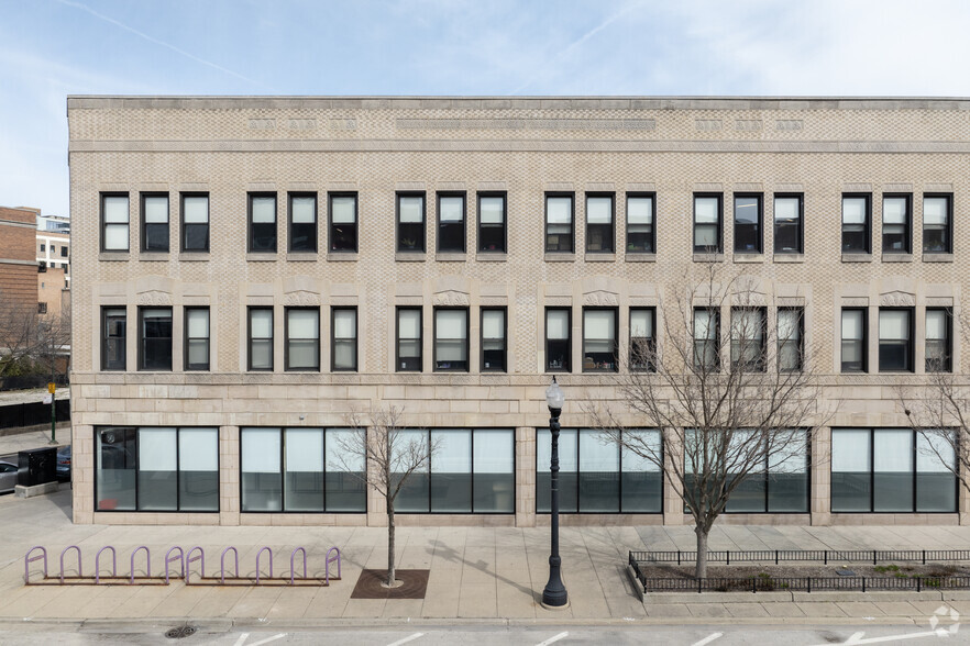 1025 W Sunnyside Ave, Chicago, IL for sale - Building Photo - Image 2 of 23