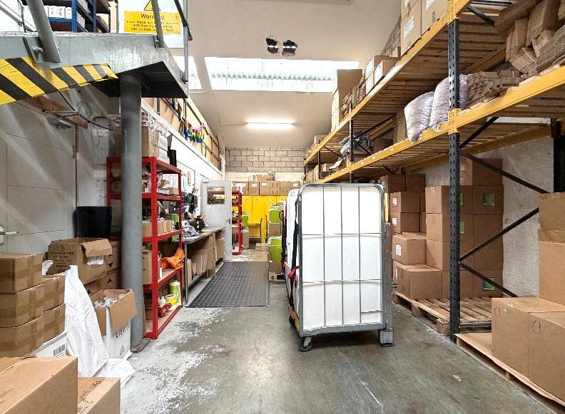 Battle Rd, Newton Abbot to rent Interior Photo- Image 1 of 5