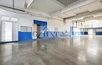 Industrial in Montreuil for sale Interior Photo- Image 2 of 4