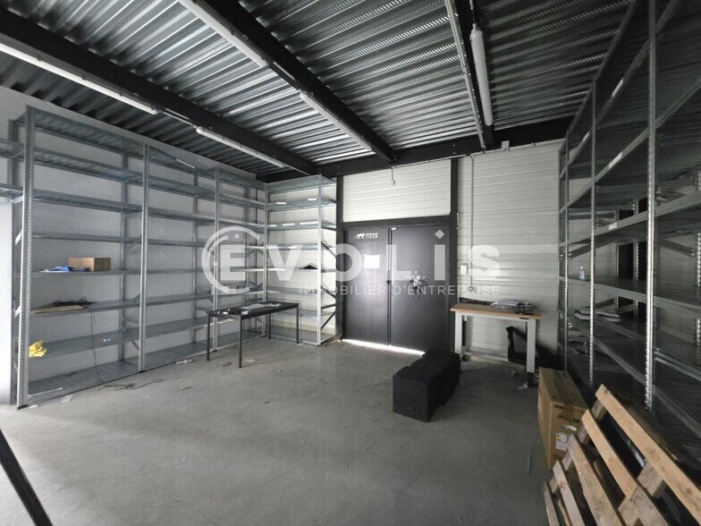 Retail in Marcoussis for sale - Interior Photo - Image 2 of 13