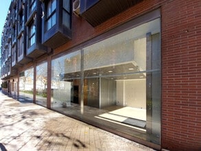 Retail in Madrid, Madrid to rent Interior Photo- Image 2 of 17