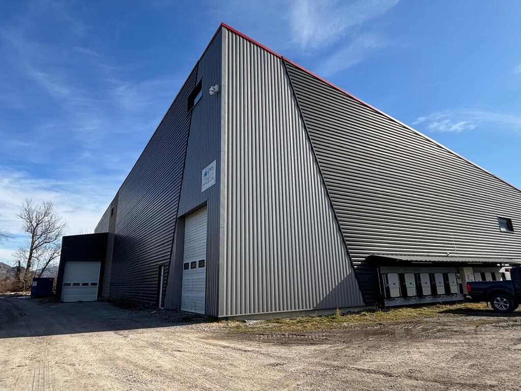 Vente Local d'activités 2 560 m² - Photo 1