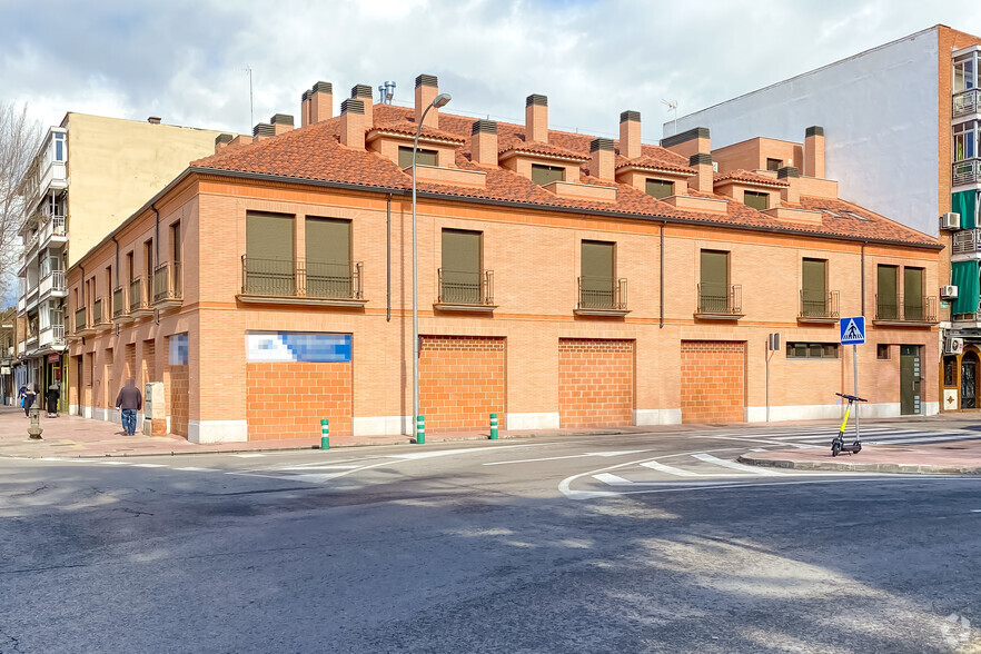 Paseo Val, 1, Alcalá De Henares, Madrid for rent - Primary Photo - Image 1 of 2