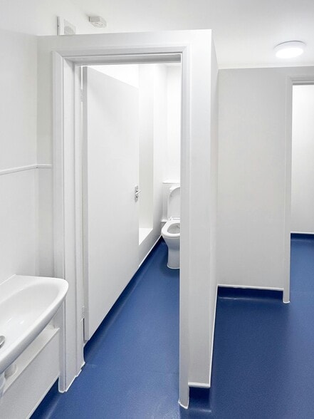 34 Mansfield Rd, Ilford to rent - Building Photo - Image 2 of 14