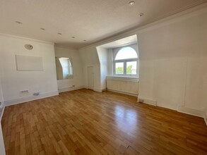 32 North End Rd, London for rent Interior Photo- Image 2 of 4