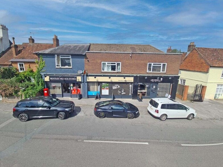 London Rd, Farnham to rent - Building Photo - Image 1 of 13