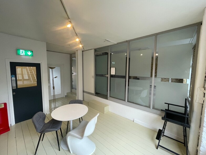 8 Flitcroft St, London to rent - Building Photo - Image 3 of 6