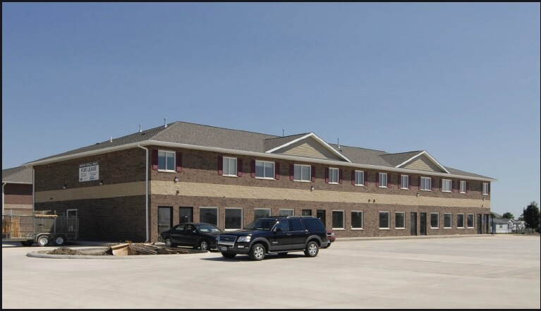 7 Hawkeye Dr, North Liberty, IA for sale Primary Photo- Image 1 of 1