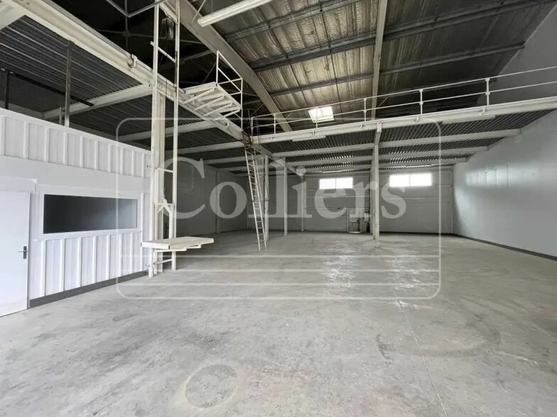 Light Industrial in Gémenos to rent - Interior Photo - Image 1 of 3