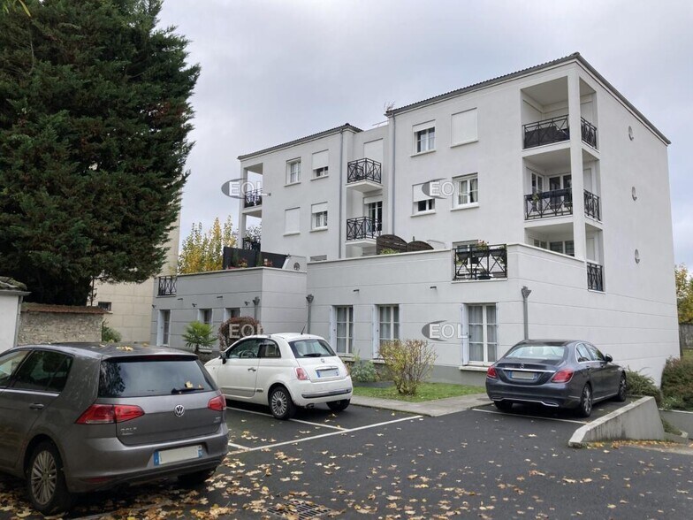 Light Industrial in Saint-Maur-des-Fossés to rent - Building Photo - Image 2 of 11