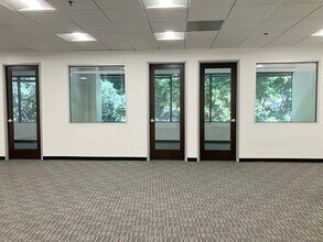 4601 Wilshire Blvd, Los Angeles, CA to rent Interior Photo- Image 1 of 2